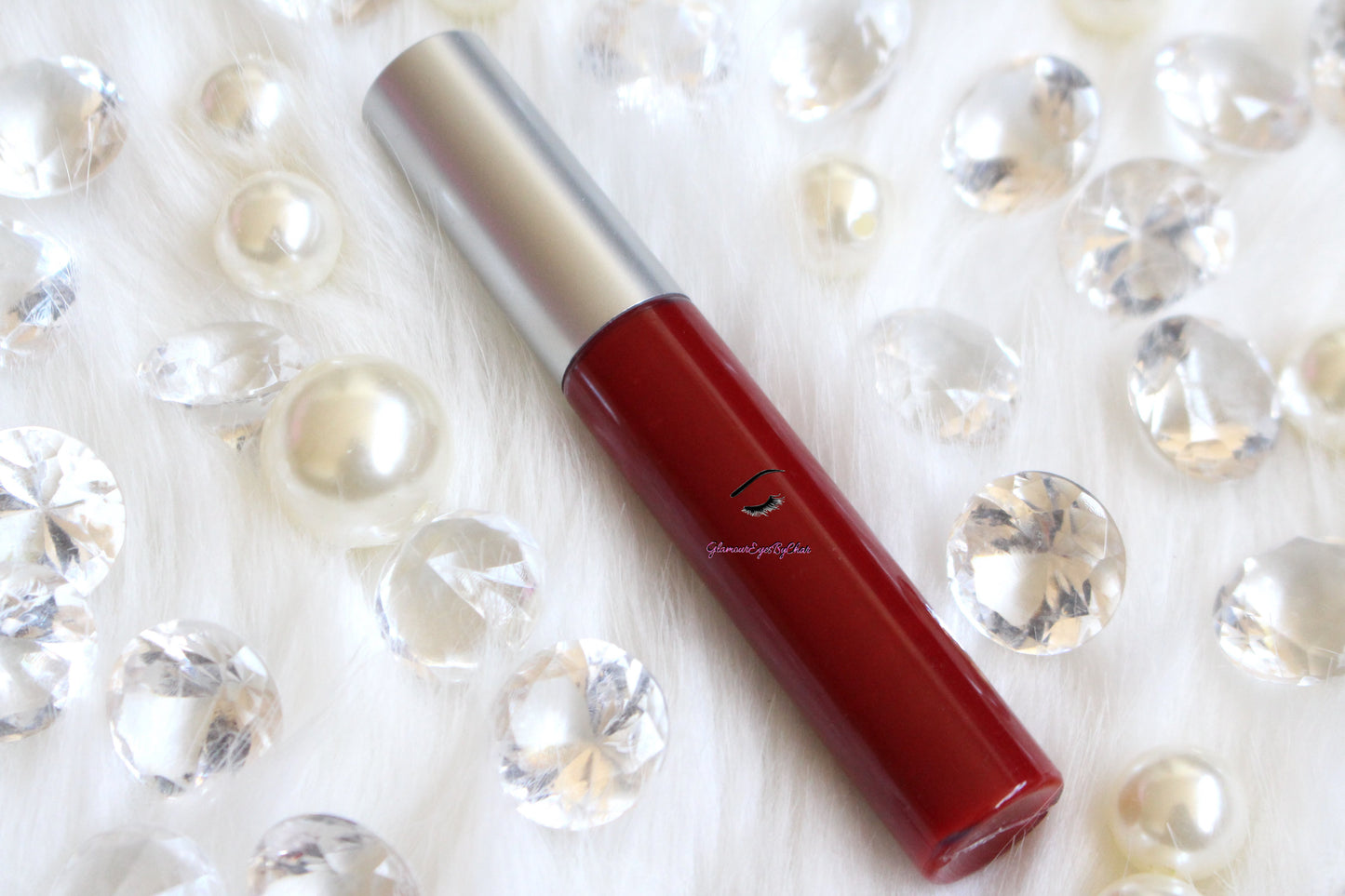Red Pumps is a ruby red hydrating gloss. This gloss is also vegan, gluten-free, high shine, smooth and long lasting. It's made with premium rich ingredients to keep your lips soft, moisturized and luscious without feeling sticky. Red Pumps is available in a squeeze tube and a wand tube (doe foot applicator) for a more precise application.