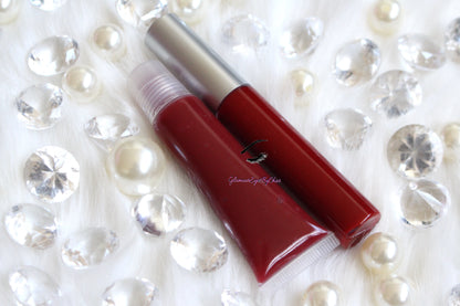 Red Pumps is a ruby red hydrating gloss. This gloss is also vegan, gluten-free, high shine, smooth and long lasting. It's made with premium rich ingredients to keep your lips soft, moisturized and luscious without feeling sticky. Red Pumps is available in a squeeze tube and a wand tube (doe foot applicator) for a more precise application.