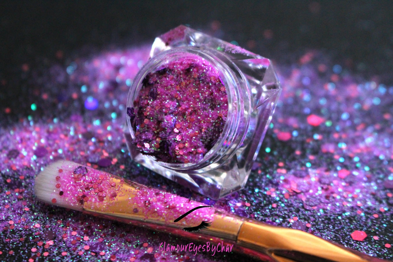 This glitter is called Pink Mayhem and is part of the super chunky glitter collection. It consists of iridescent bright pink and purple glitter with a dazzling sparkle. Pink Mayhem can be used for your face, body, hair and nails. Comes in 5g and 10g jars.