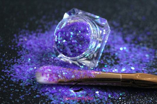 This glitter is called Purple Haze and is part of the simple glitter collection. It consists of purple glitter with an iridescent sparkle. Flake size is larger than fine and extra fine glitter. Purple Haze can be used for your face, body, hair and nails.  Comes in 5g jars only.