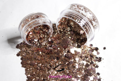 This glitter is called Rosé and is part of the super chunky glitter collection. It consists of rose gold and champagne glitter and has a dazzling sparkle.  Rosé can be used for your face, body, nails and hair. Comes in 5g and 10g jars.