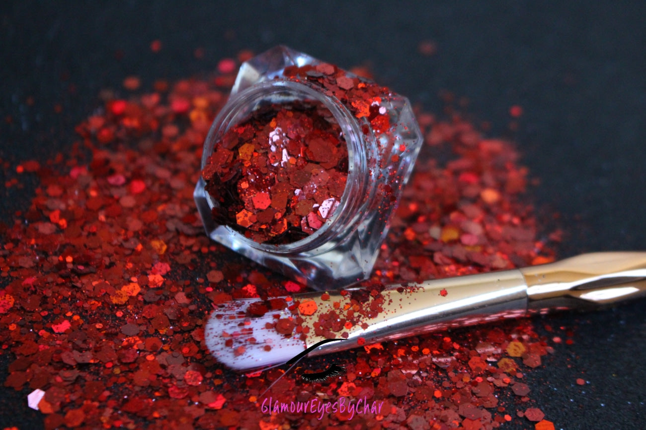 This glitter is called Santa Baby and is part of the super chunky glitter collection. It consists of ruby red glitter with a holographic sparkle. Santa Baby can be used for your face, body, hair and nails. Available in 5g jars only.
