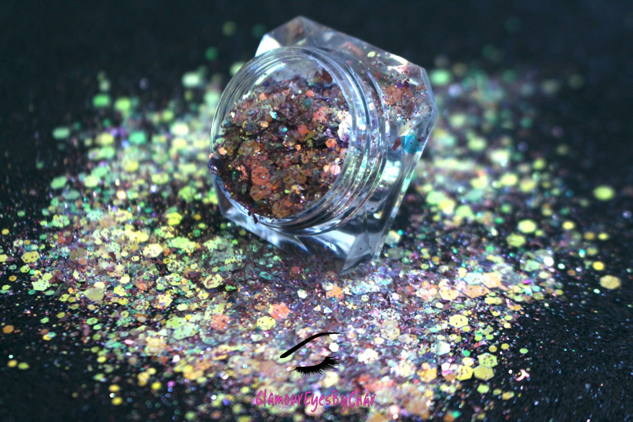 This chameleon glitter is called She's Perfect and is part of the super chunky glitter collection. It consists of rose gold glitter with a unique colour shifting sparkle. She's Perfect can be used for your face, hair, body and nail art, glitter slime, resin art or DIY projects.  Comes in 5g jars only.