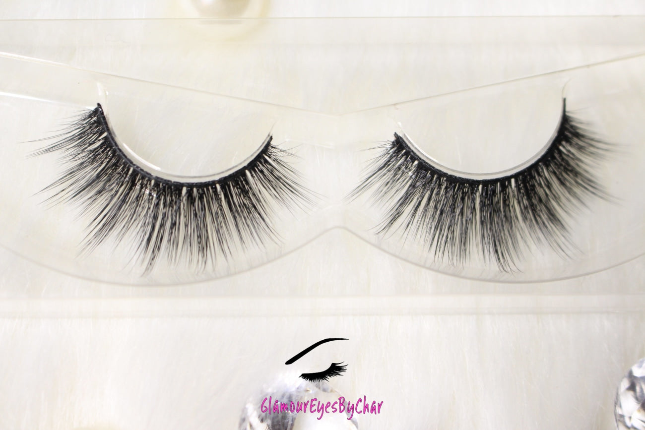 These 3D luxurious faux mink lashes are called Sweetheart and are 10-12mm in length. They are lightweight and very comfortable to wear on the lids. The thin lashband, makes the application process a breeze. Sweetheart are suitable for everyday wear and can be worn up to 25 times if handled with care.  Tip: Apply our mink lashes with our eyelash adhesive and using luxurious rose gold or gold tweezers. The application process will be made quick and easy.