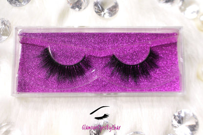 These 3D luxurious faux mink lashes are called Sweetheart and are 10-12mm in length. They are lightweight and very comfortable to wear on the lids. The thin lashband, makes the application process a breeze. Sweetheart are suitable for everyday wear and can be worn up to 25 times if handled with care.  Tip: Apply our mink lashes with our eyelash adhesive and using luxurious rose gold or gold tweezers. The application process will be made quick and easy.