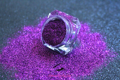 This eco-friendly glitter is part of the biodegradable glitter collection. It consists of purple glitter. Ultraviolet can be used for your face, hair, body, nail art, glitter slime and soap making. Available in 5g jars only.  Material: Raw material is 100% corn starch                  Scientific name Polylactic acid (PLA)  